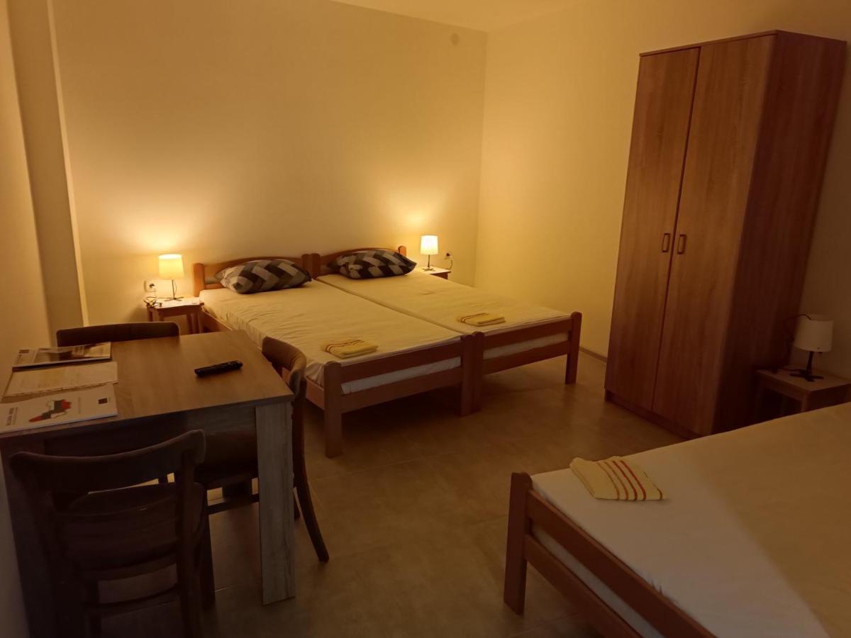 Adamovic Pirot Exterior foto