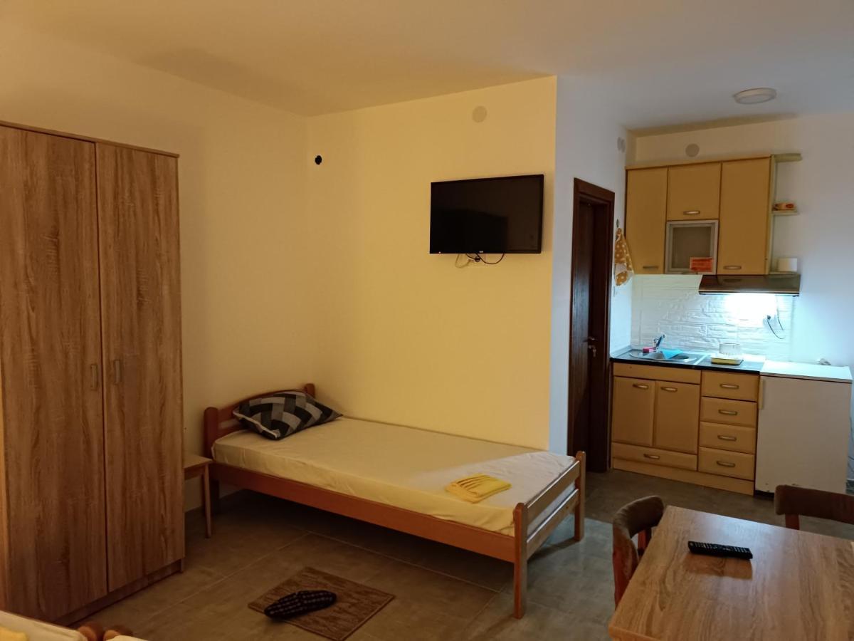 Adamovic Pirot Exterior foto
